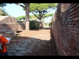 01091 ostia - regio ii - via dei vigili - blick von der decumanus maximus ri norden.jpg